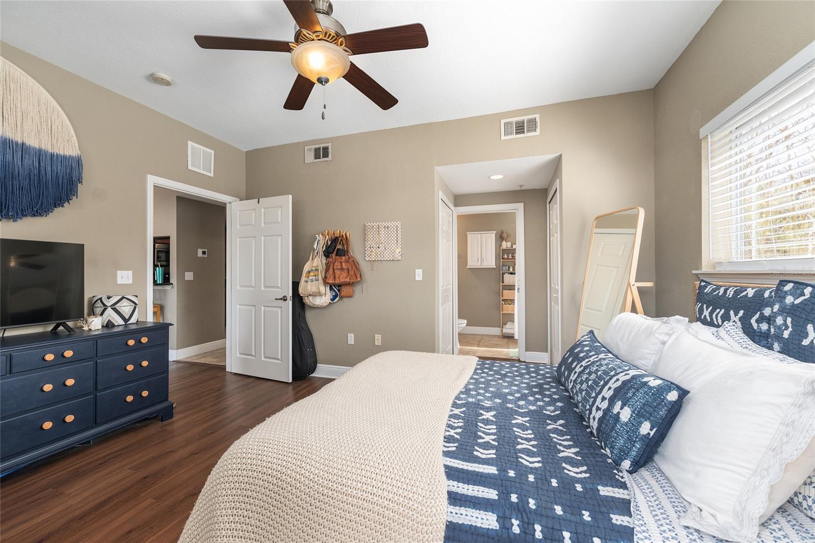 Image 16 of 23 For 1460 3rd Place 212