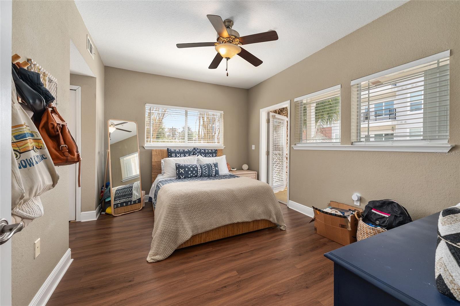 Image 5 of 23 For 1460 3rd Place 212