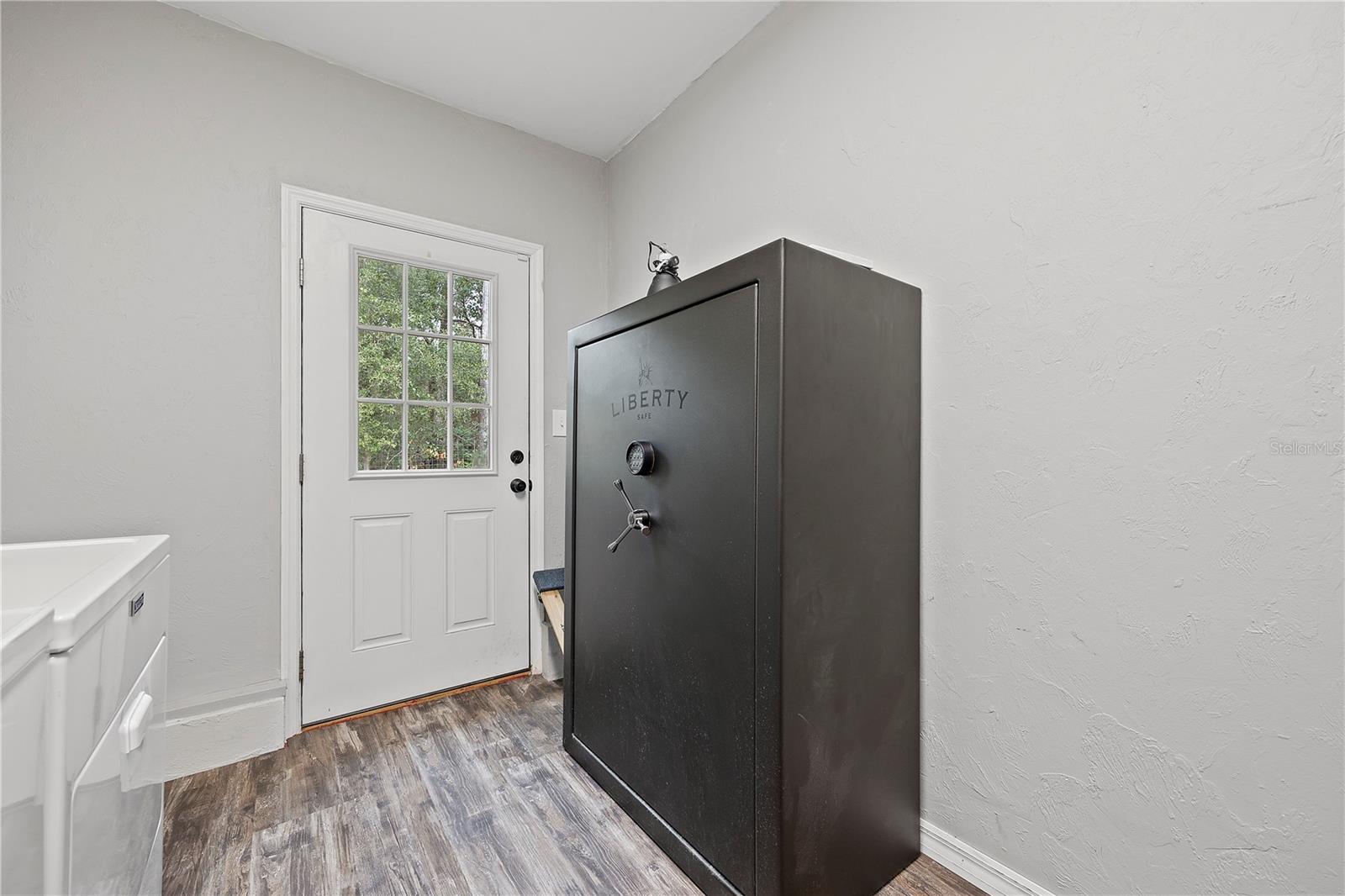 Image 12 of 40 For 304 Whiting Street