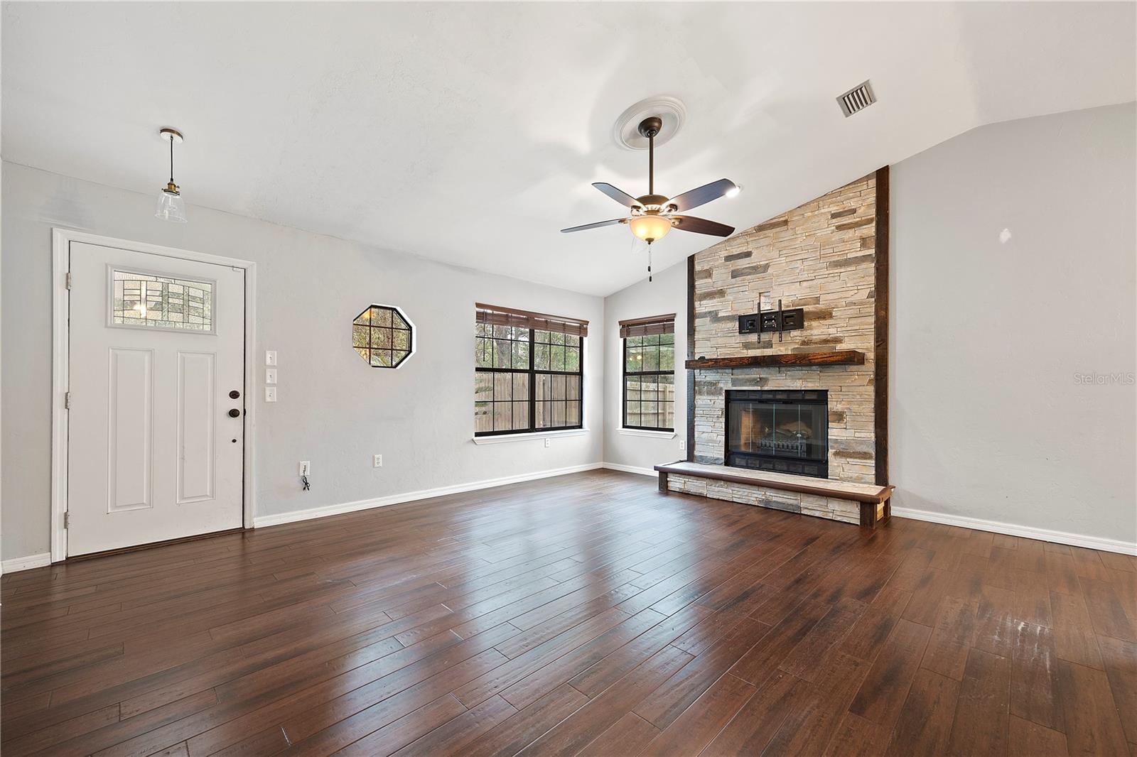 Image 3 of 40 For 304 Whiting Street