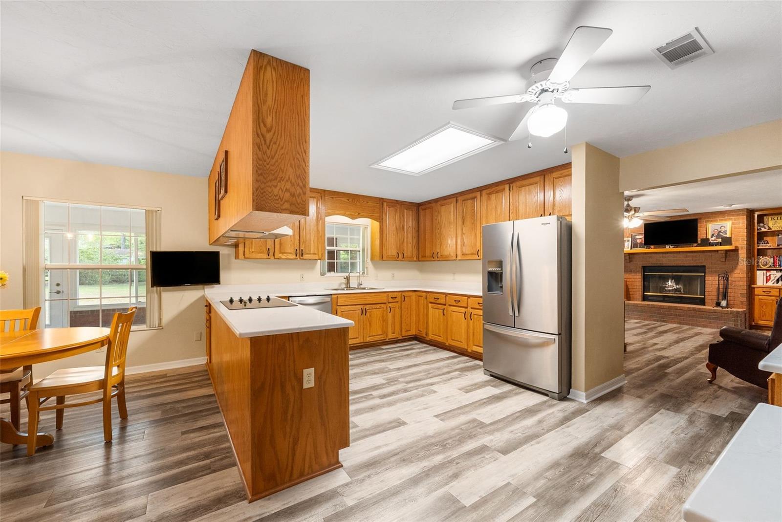 Listing photo id 3 for 244 Loblolly Place