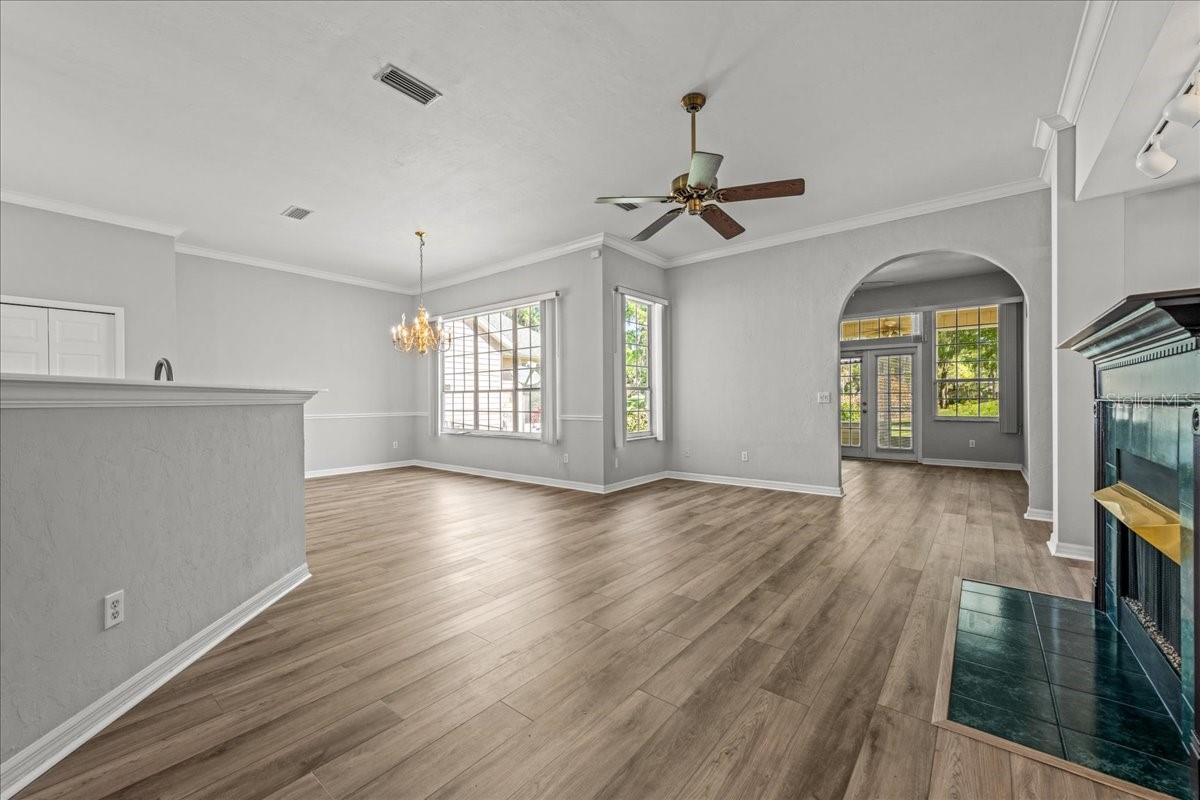 Image 11 of 32 For 11737 Creek Drive