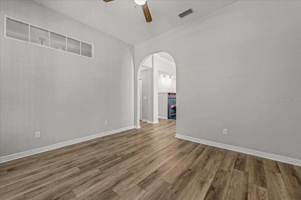 Image 21 of 32 For 11737 Creek Drive