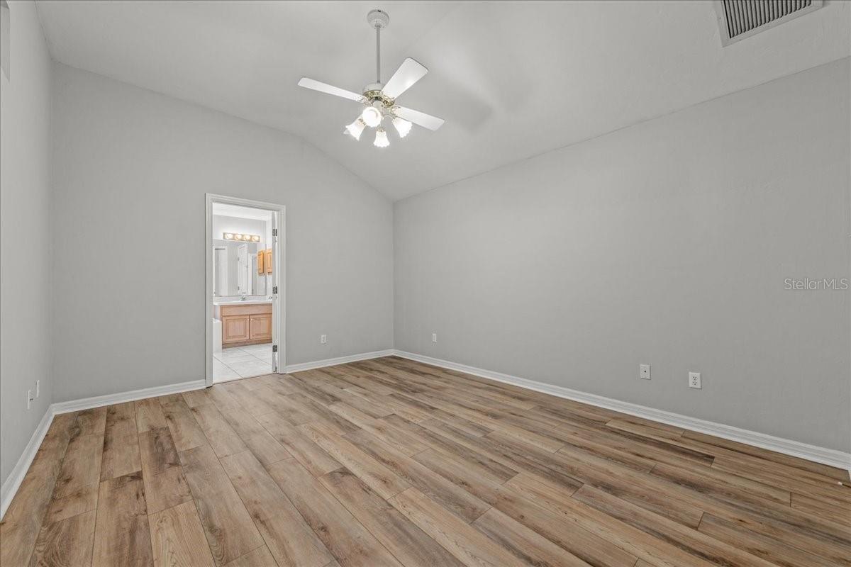 Image 22 of 32 For 11737 Creek Drive