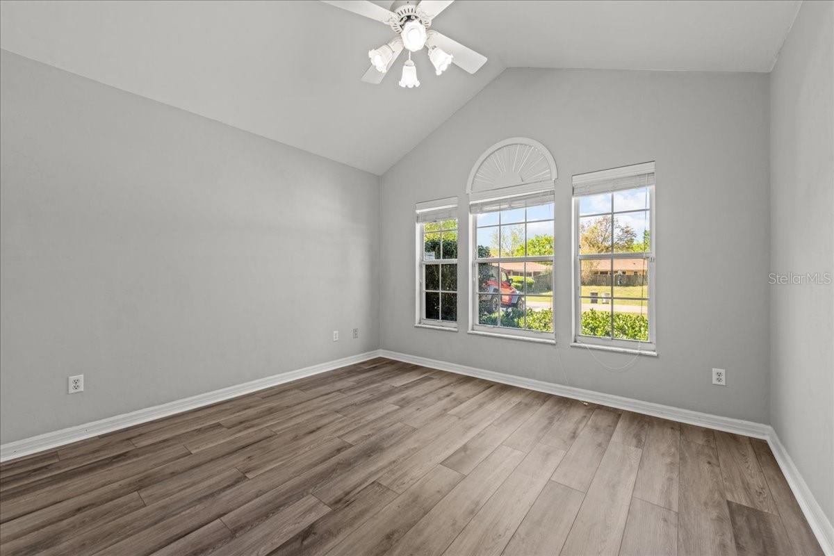 Image 6 of 32 For 11737 Creek Drive