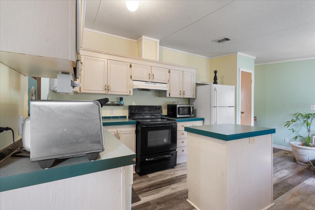 Image 13 of 40 For 12290 85th Avenue