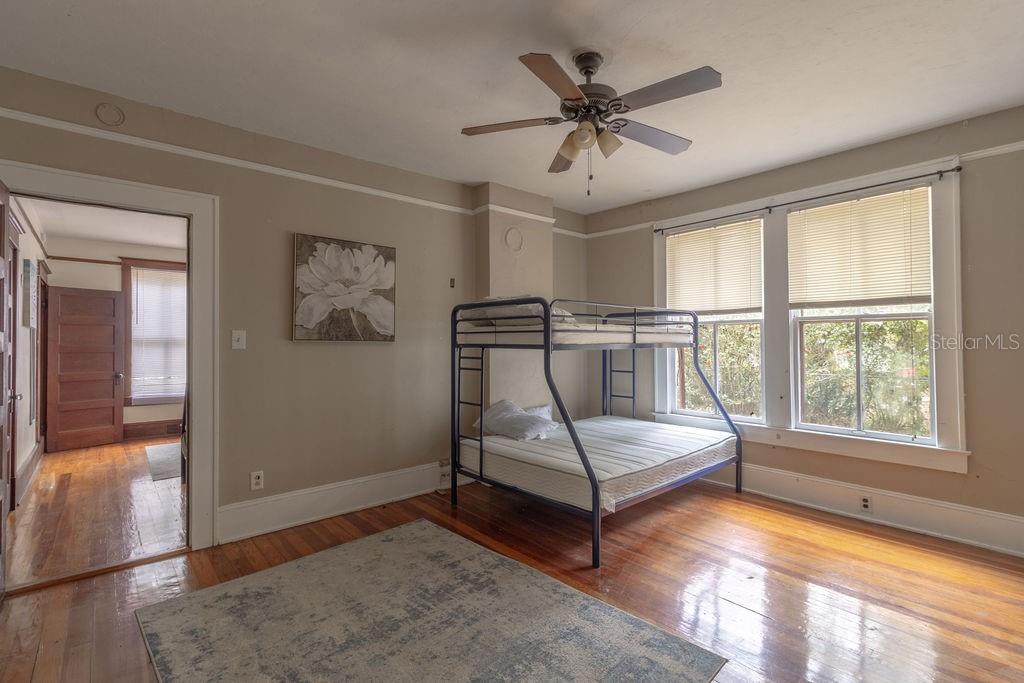 Image 12 of 13 For 907 11th Avenue