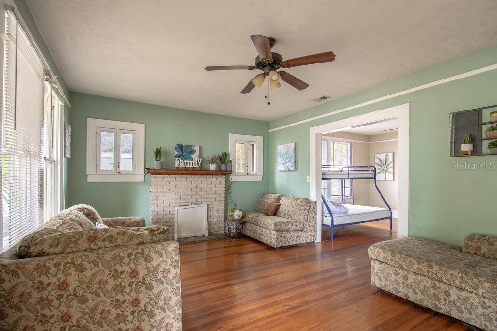 Image 4 of 13 For 907 11th Avenue