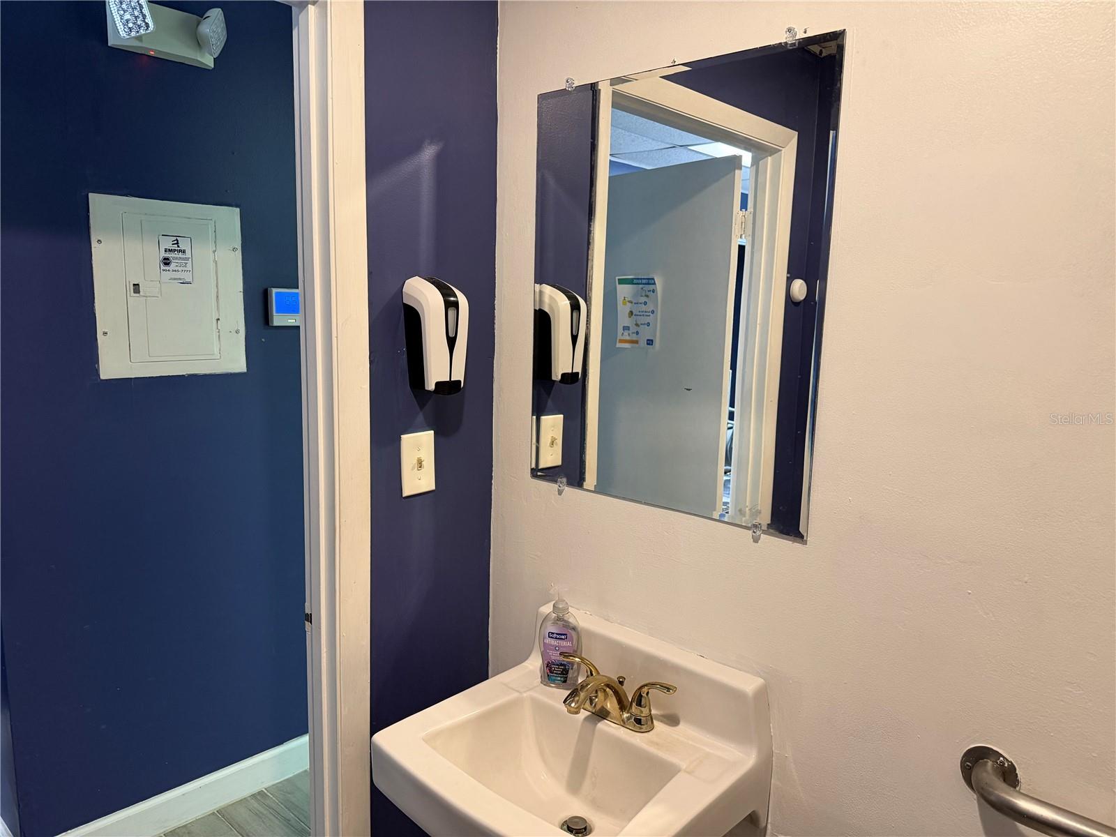 Image 4 of 12 For 550 Balmoral Circle N 301-302