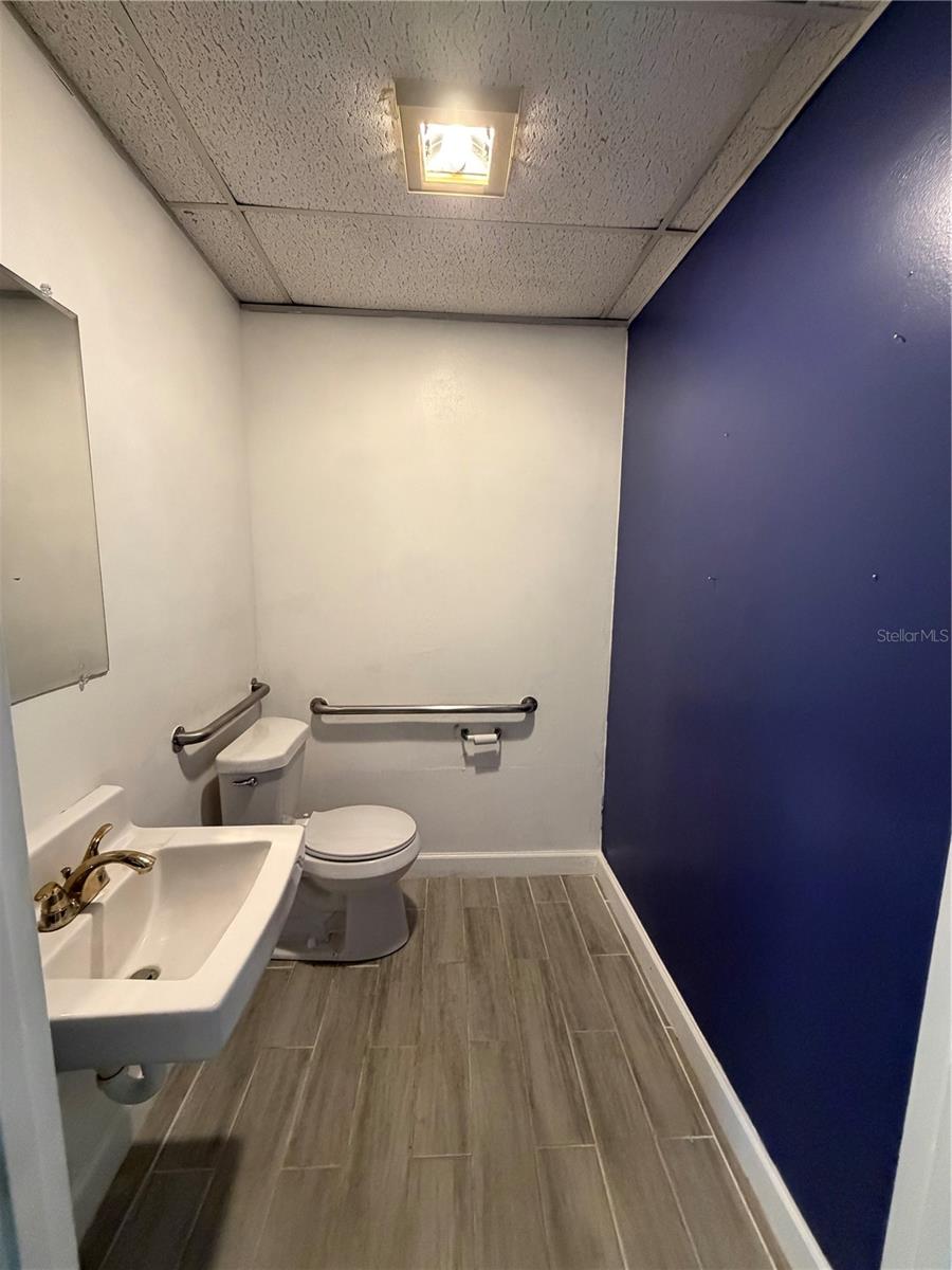 Image 5 of 12 For 550 Balmoral Circle N 301-302