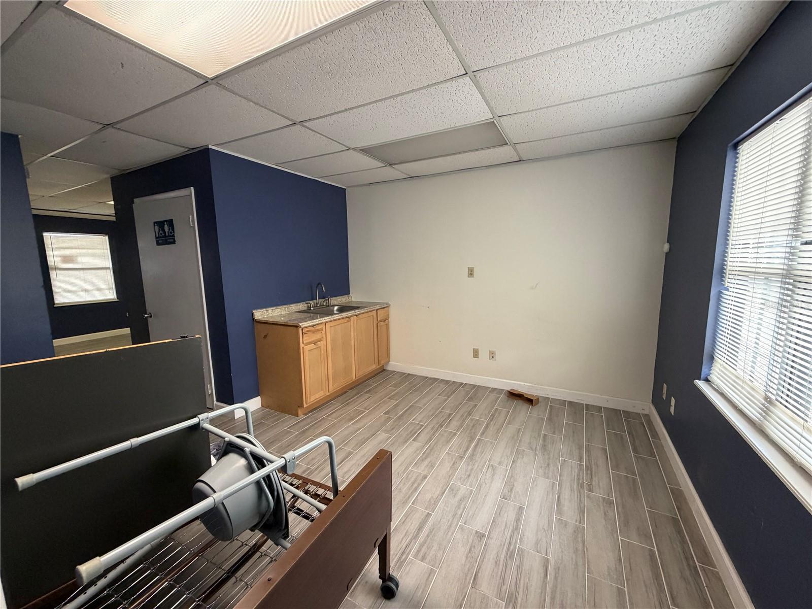 Image 6 of 12 For 550 Balmoral Circle N 301-302