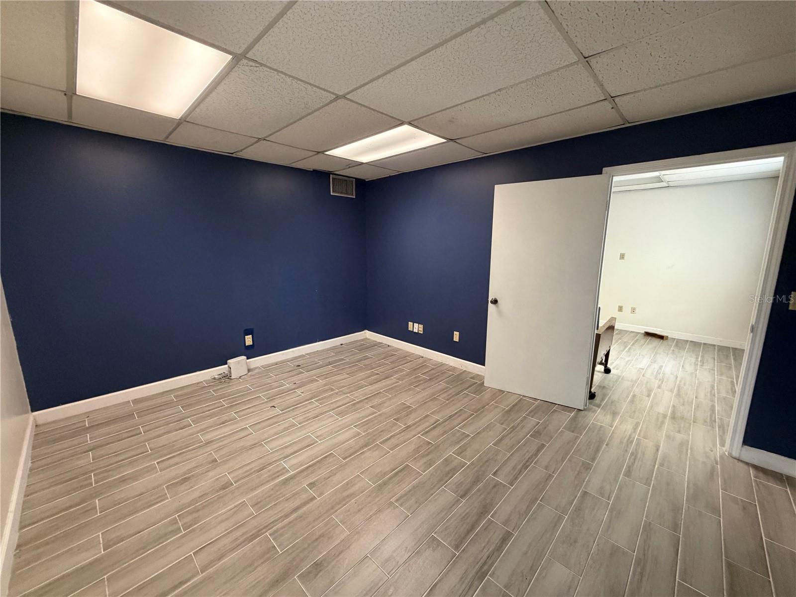 Image 9 of 12 For 550 Balmoral Circle N 301-302