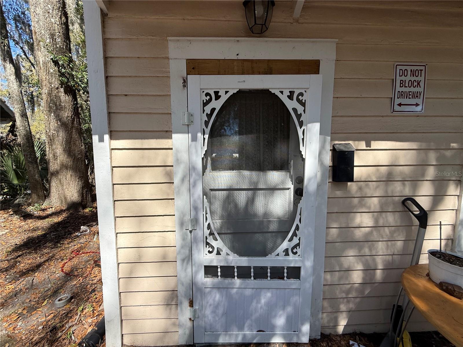 Image 2 of 8 For 824 University Avenue 1