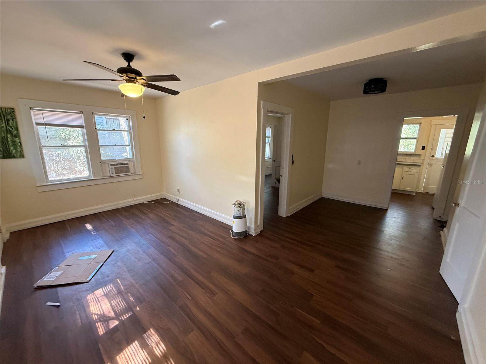 Image 4 of 8 For 824 University Avenue 1