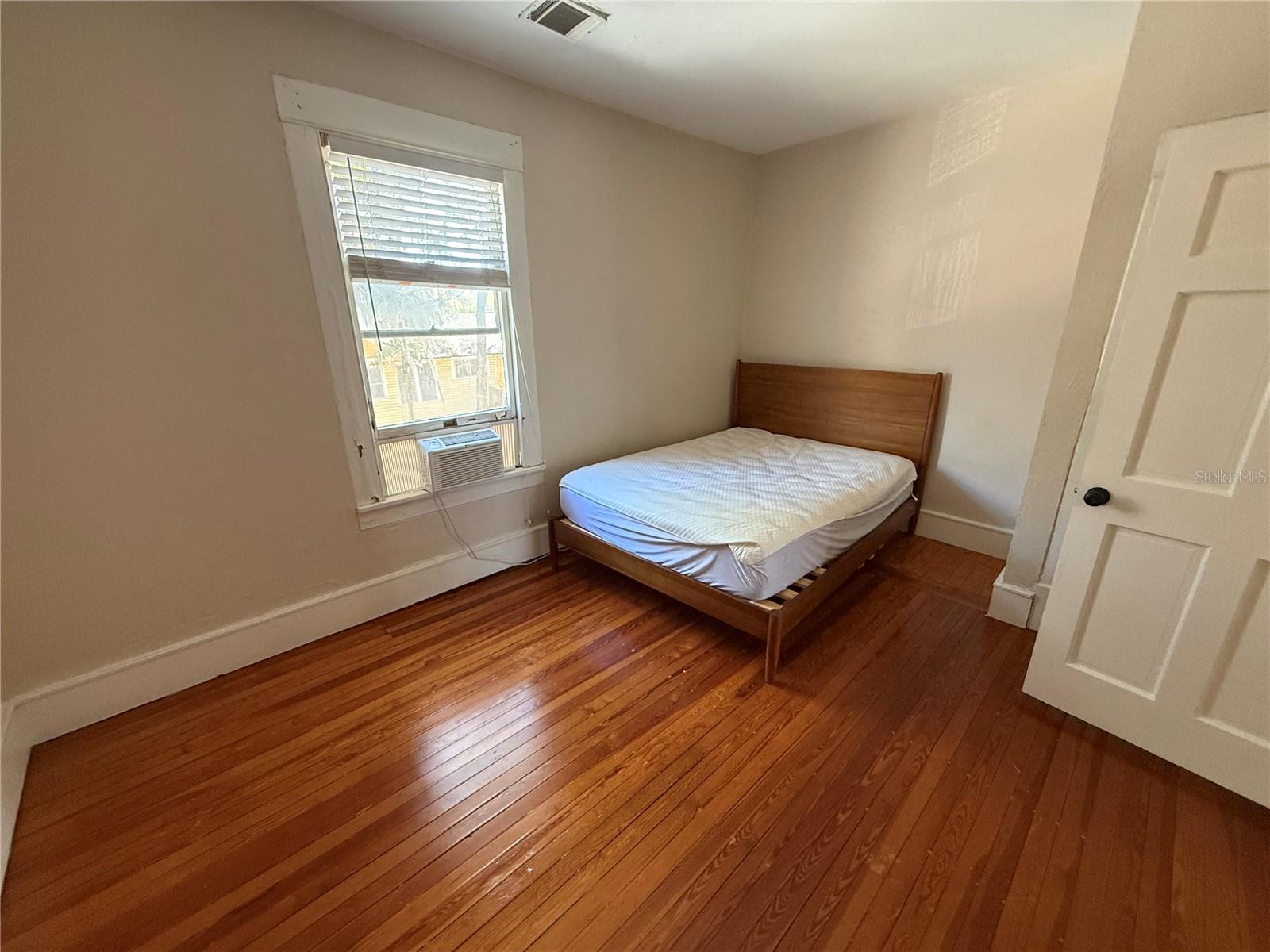 Image 8 of 12 For 824 University Avenue C