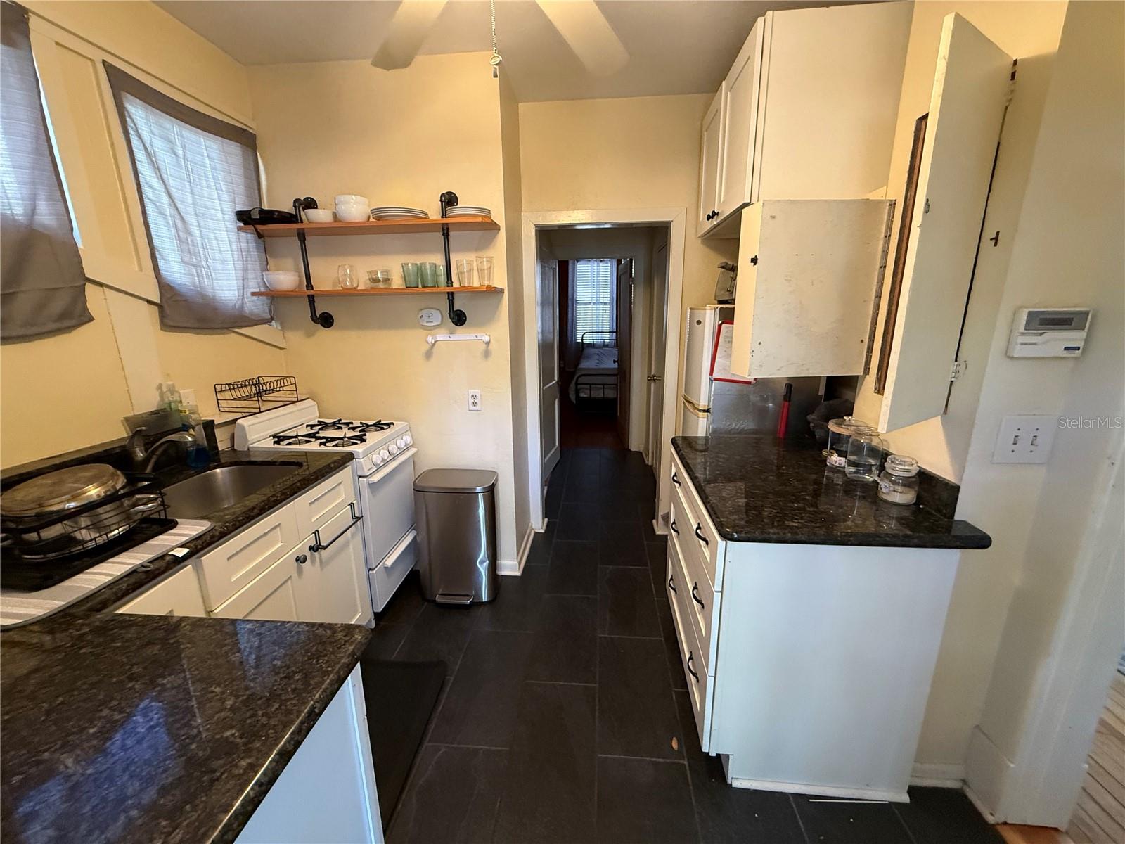 Image 3 of 6 For 824 University Avenue B