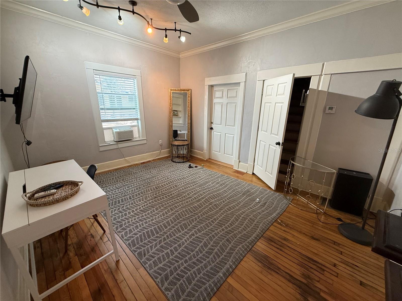 Image 4 of 6 For 824 University Avenue B