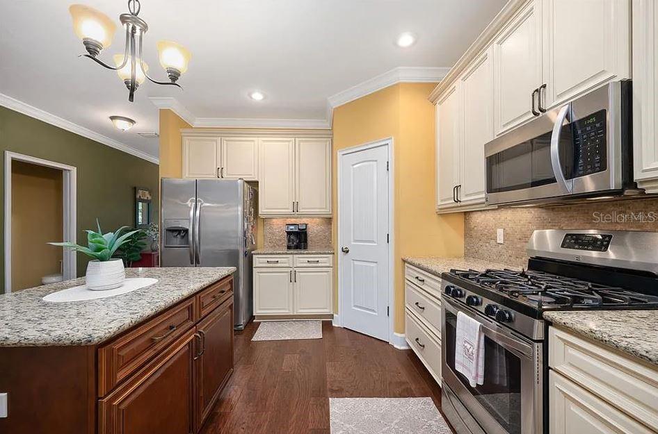 Image 6 of 36 For 7827 79th Drive