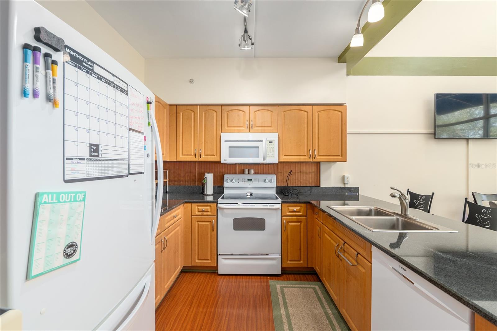 Image 22 of 40 For 2515 35th Place 219