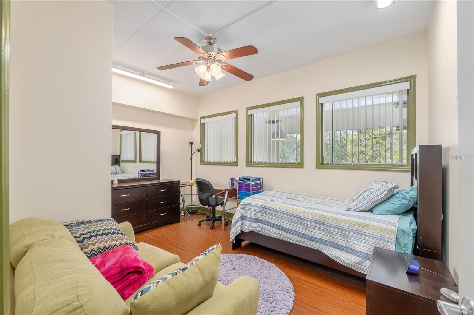 Image 28 of 40 For 2515 35th Place 219