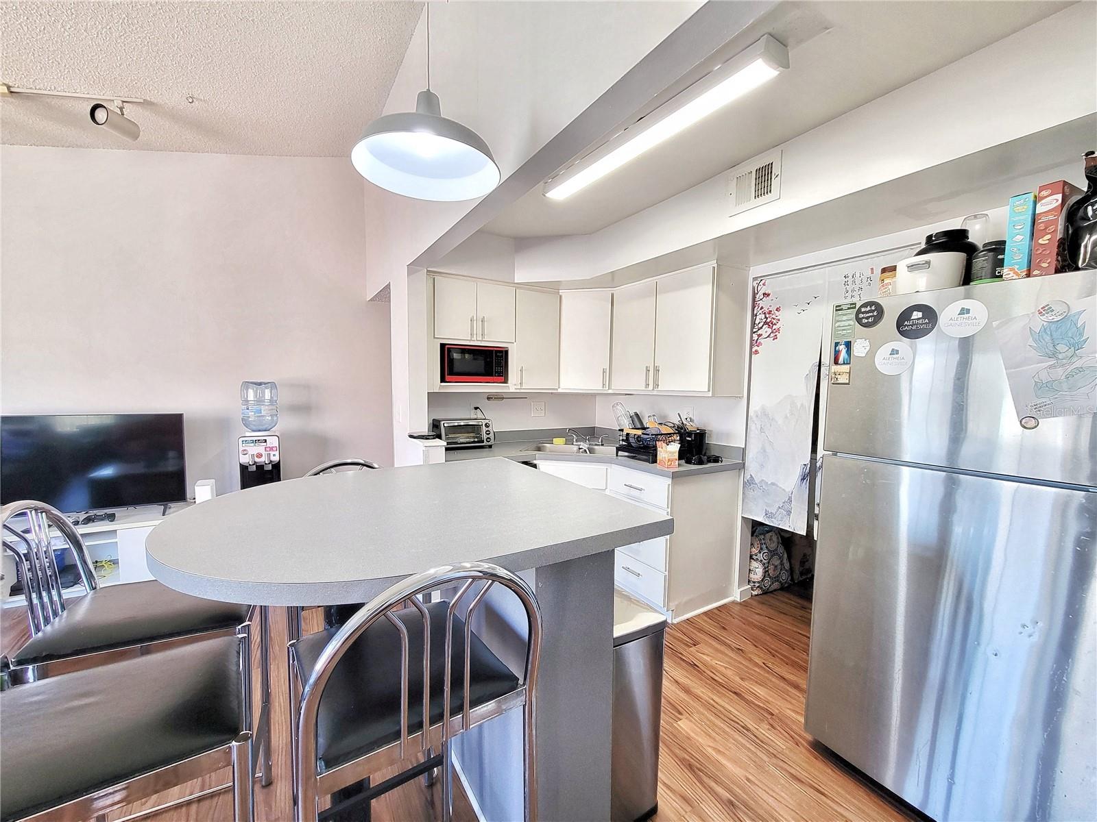 Listing photo id 5 for 2601 Archer Road H-330