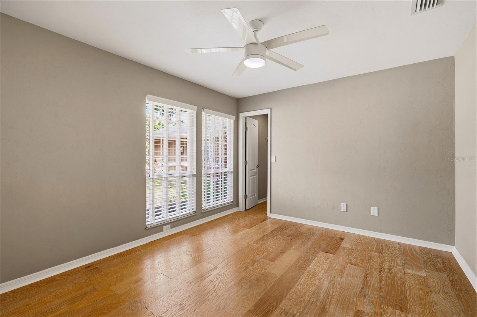 Image 17 of 37 For 1128 82 Terrace