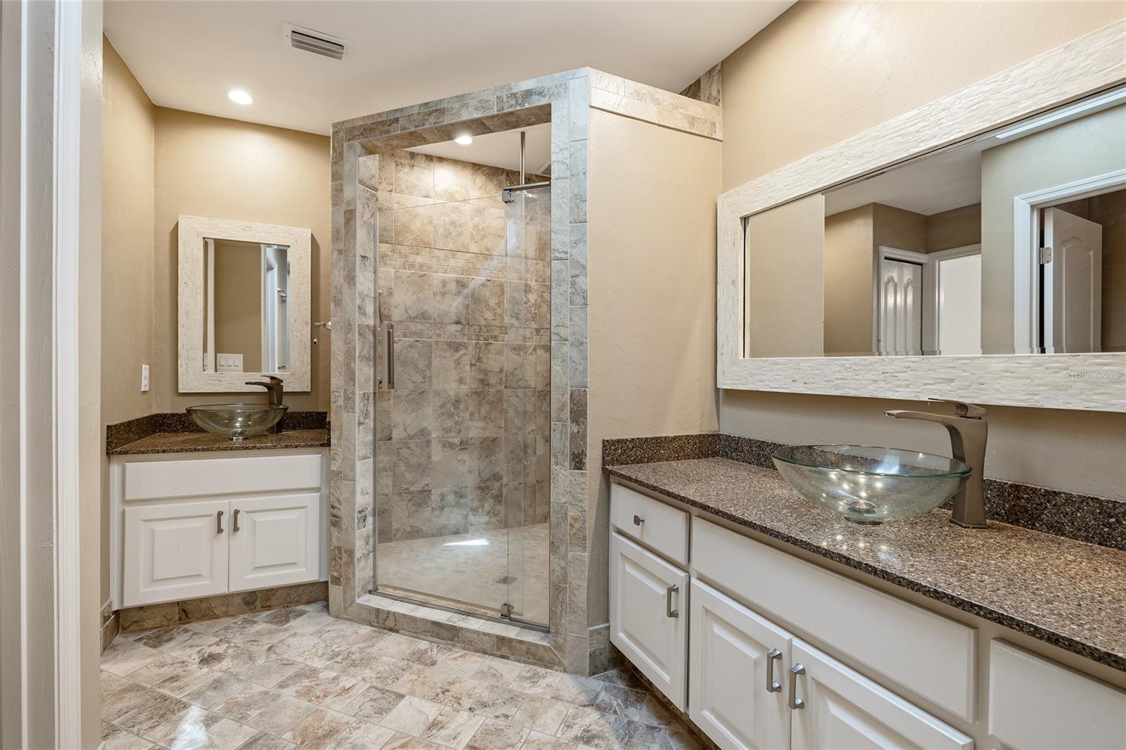 Image 25 of 37 For 1128 82 Terrace