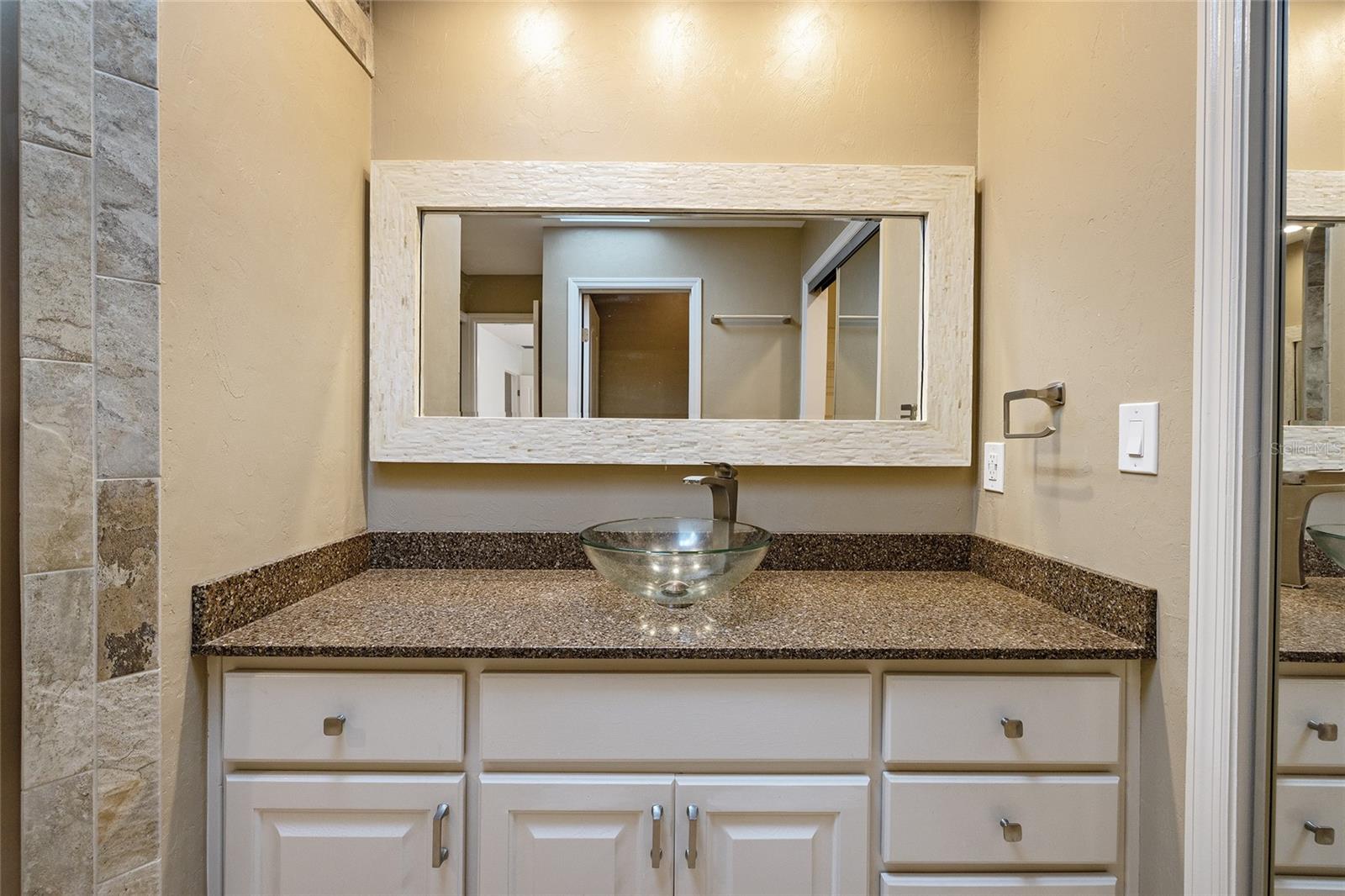 Image 26 of 37 For 1128 82 Terrace