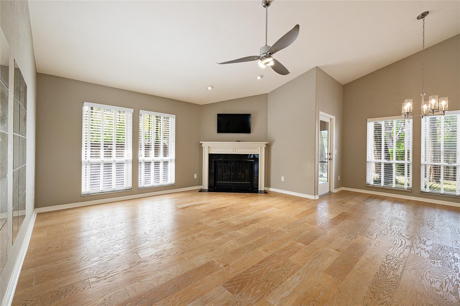 Image 7 of 37 For 1128 82 Terrace