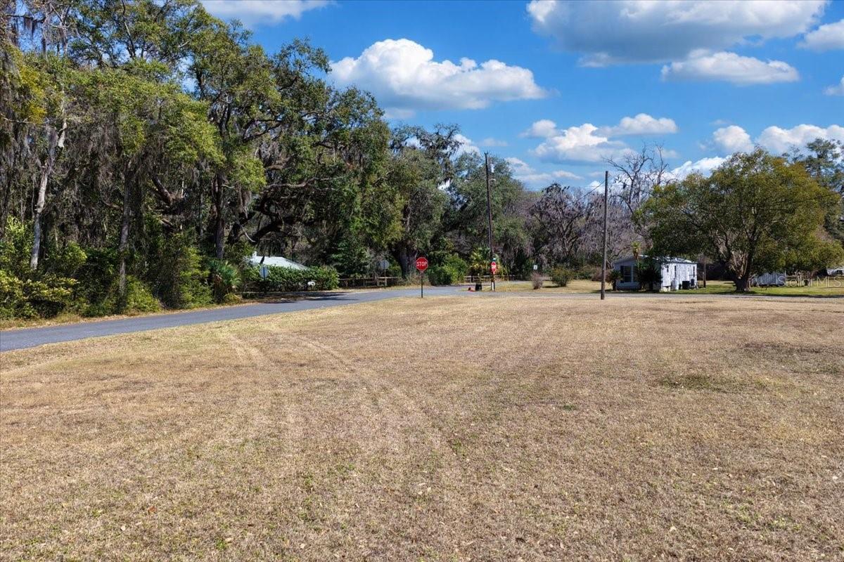 Image 26 of 49 For 18450 40th Street