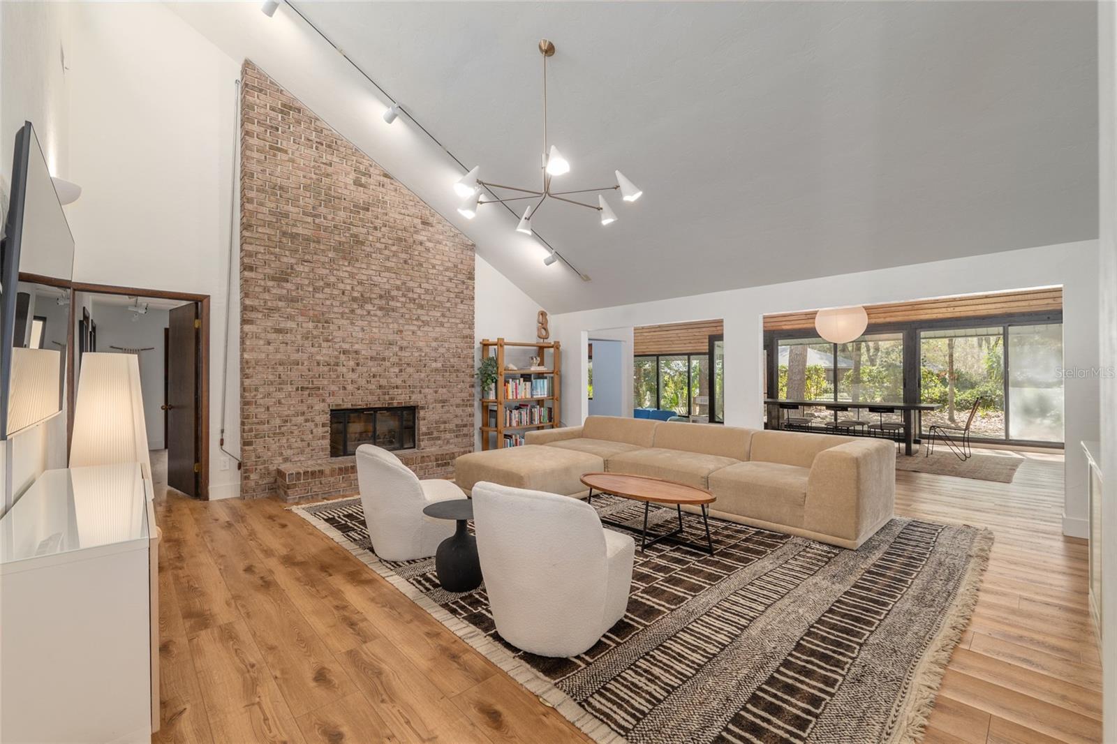 Image 14 of 82 For 6424 37th Way