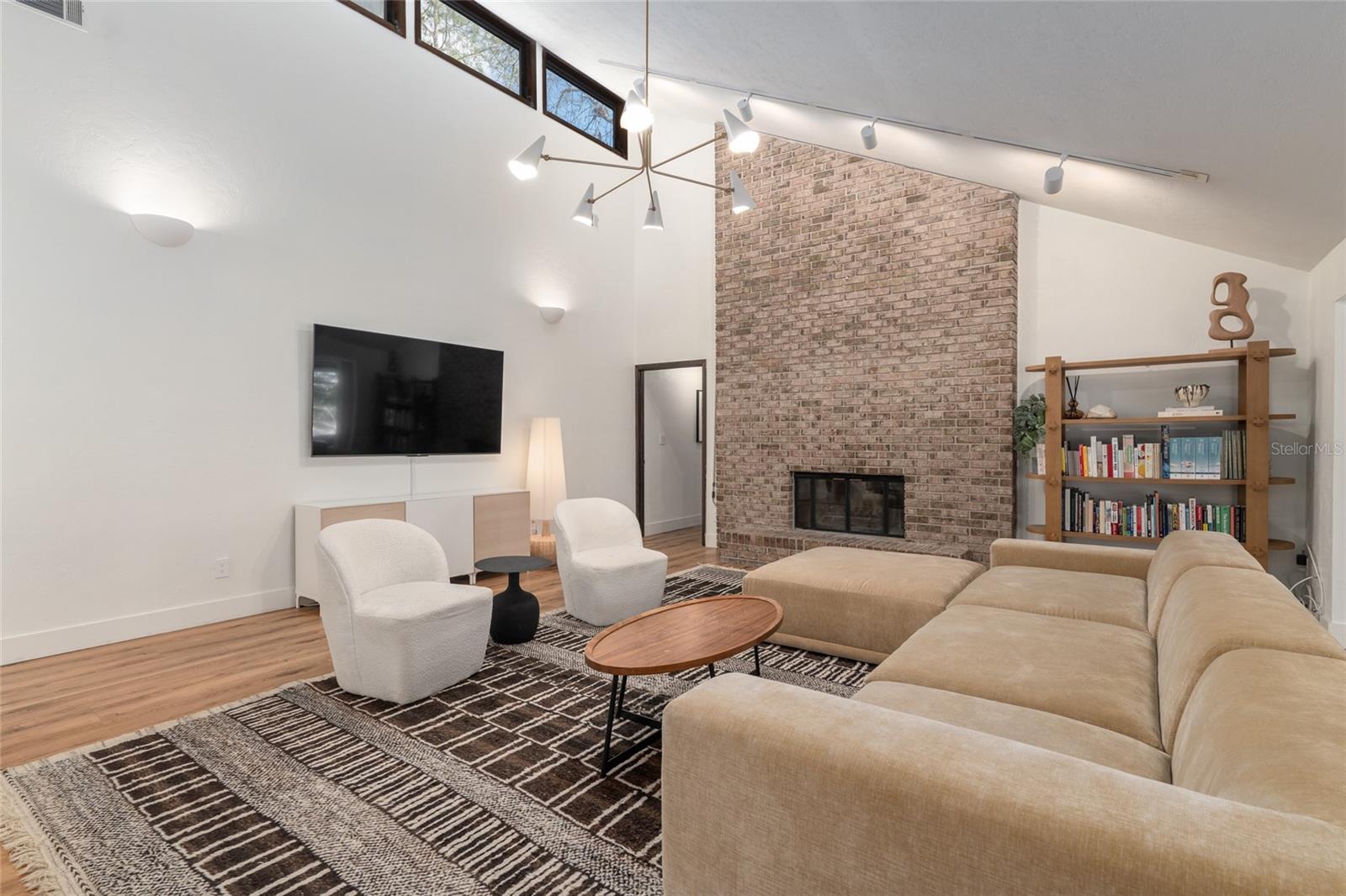 Image 15 of 82 For 6424 37th Way