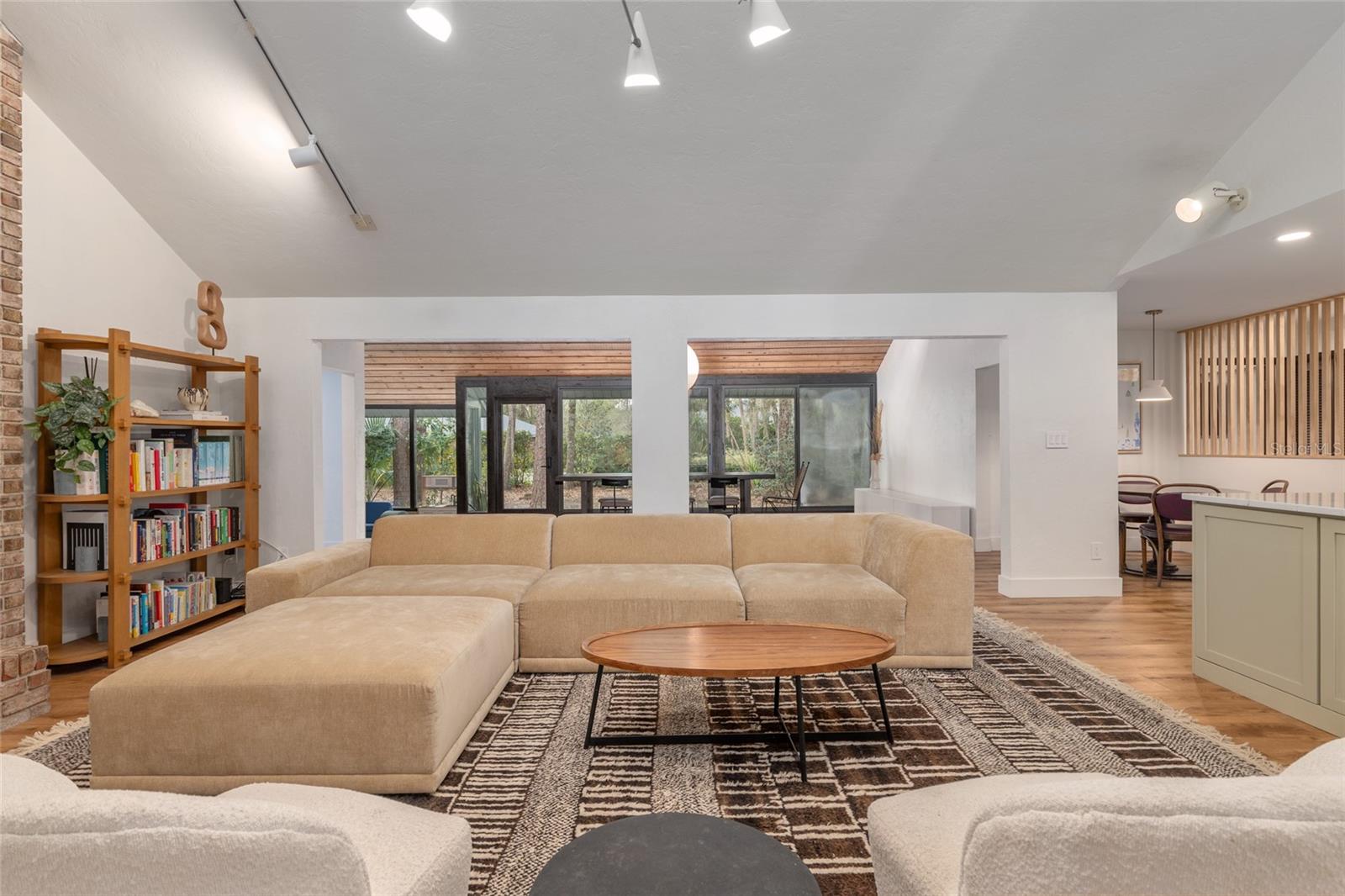 Image 18 of 82 For 6424 37th Way