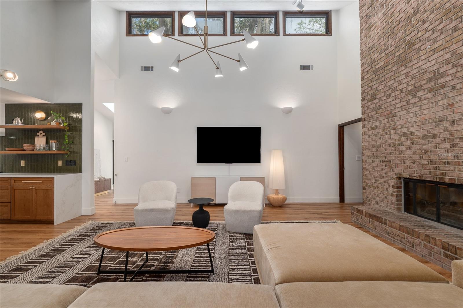 Image 19 of 82 For 6424 37th Way