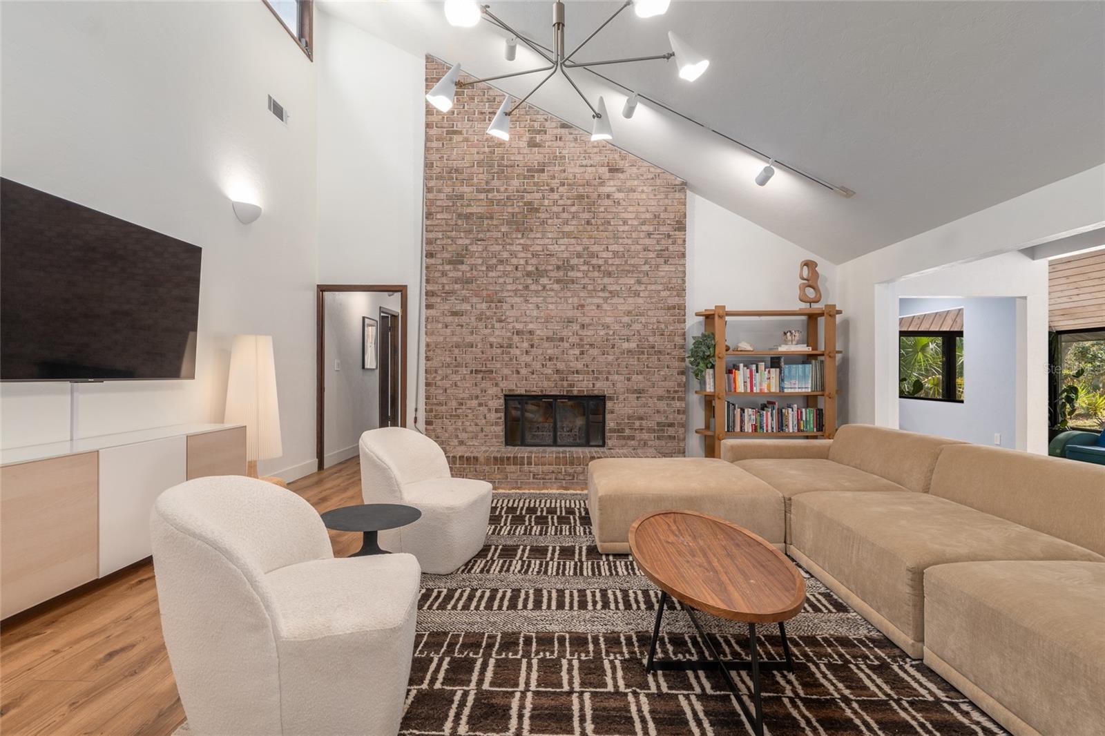 Image 20 of 82 For 6424 37th Way