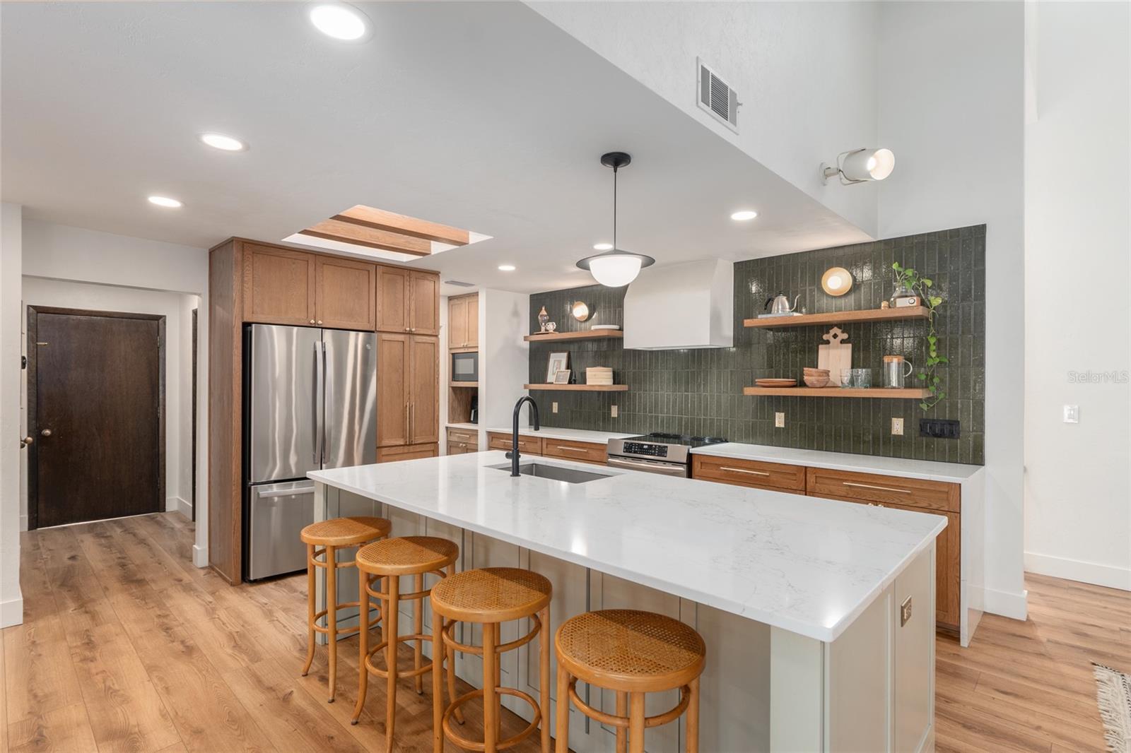 Image 21 of 82 For 6424 37th Way