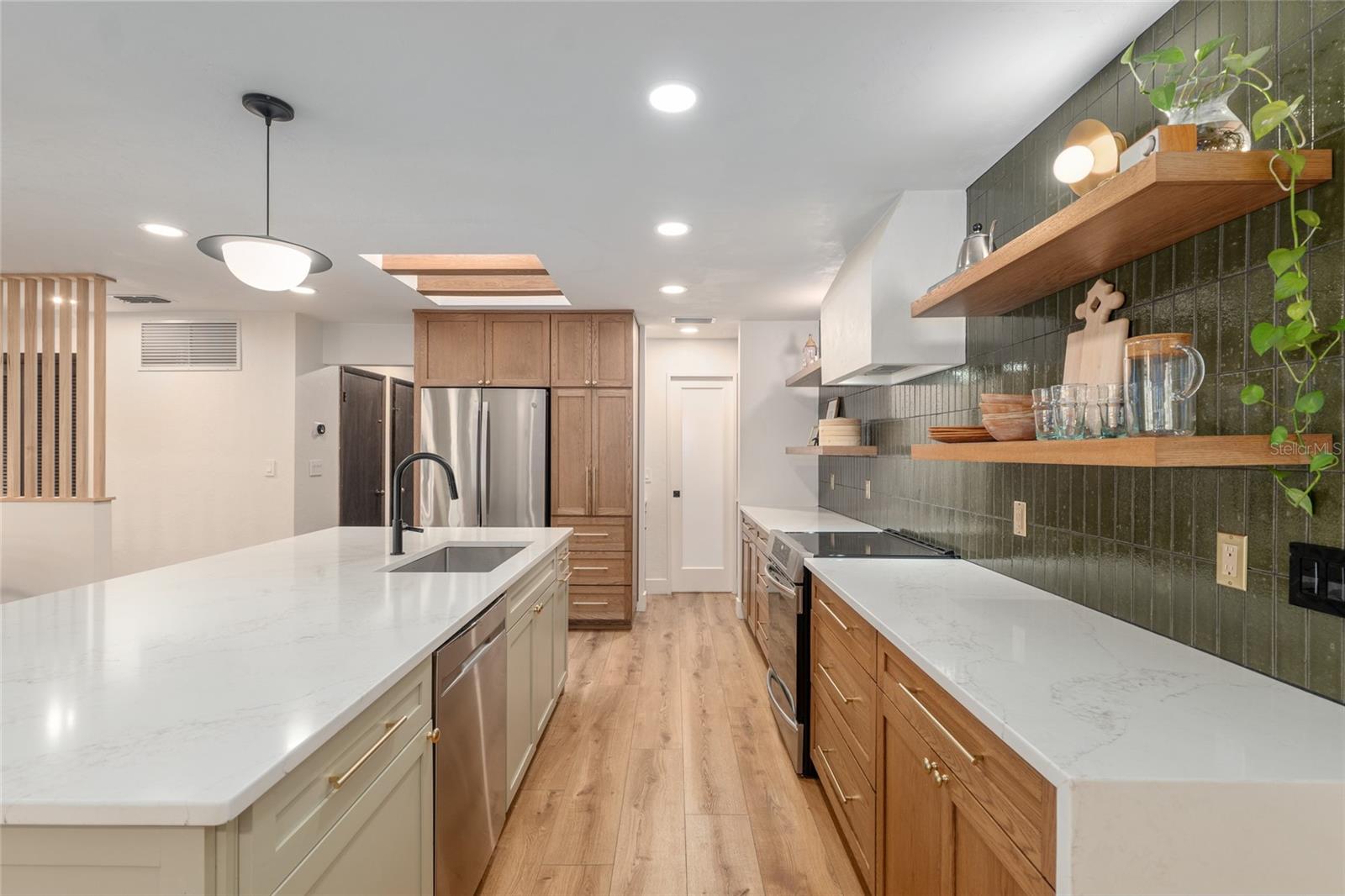 Image 22 of 82 For 6424 37th Way