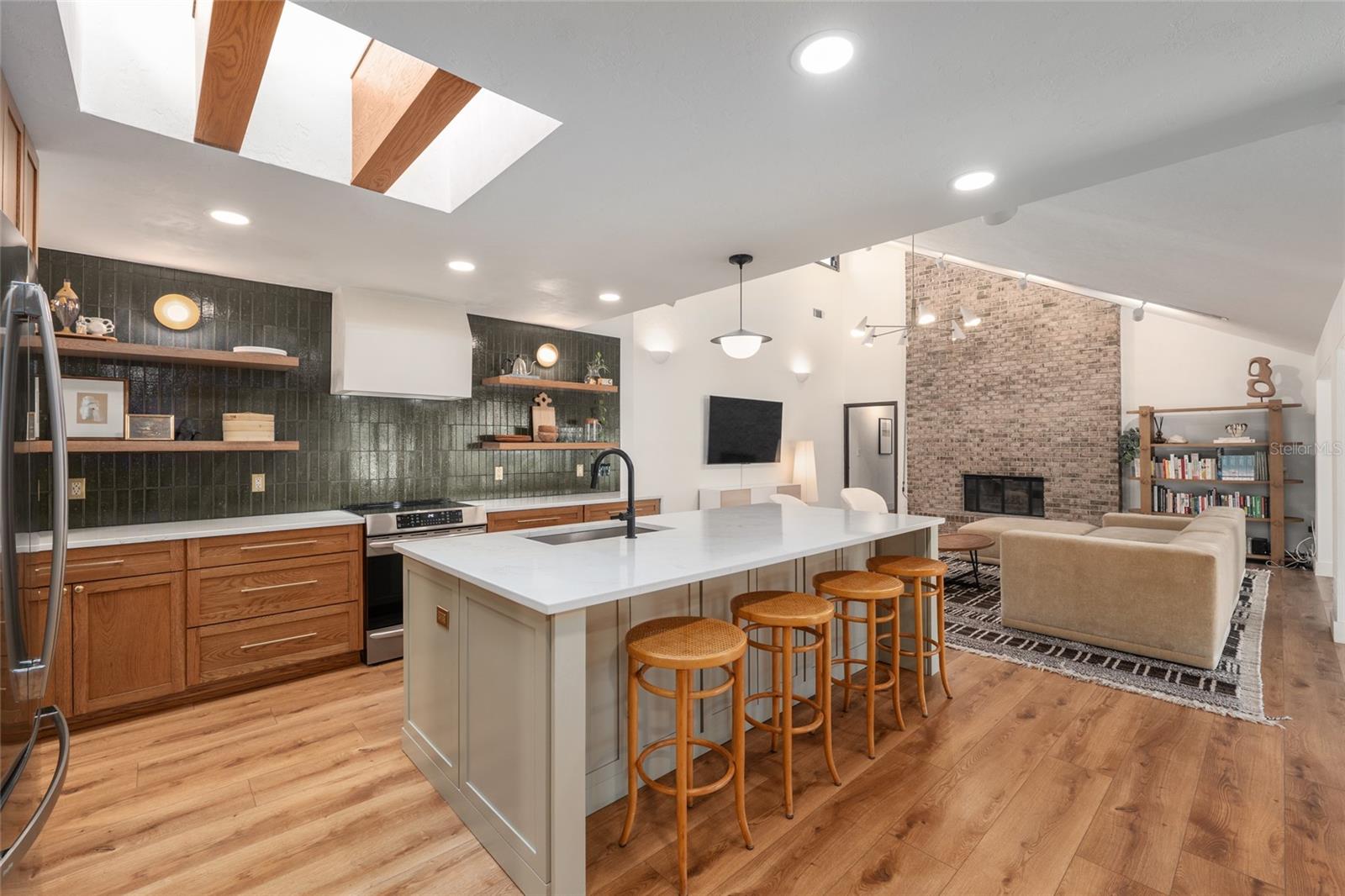 Image 25 of 82 For 6424 37th Way