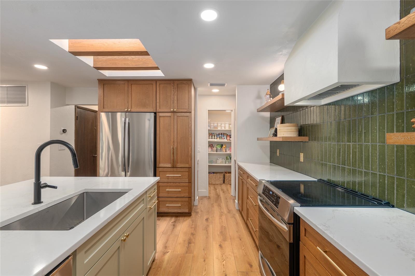 Image 28 of 82 For 6424 37th Way