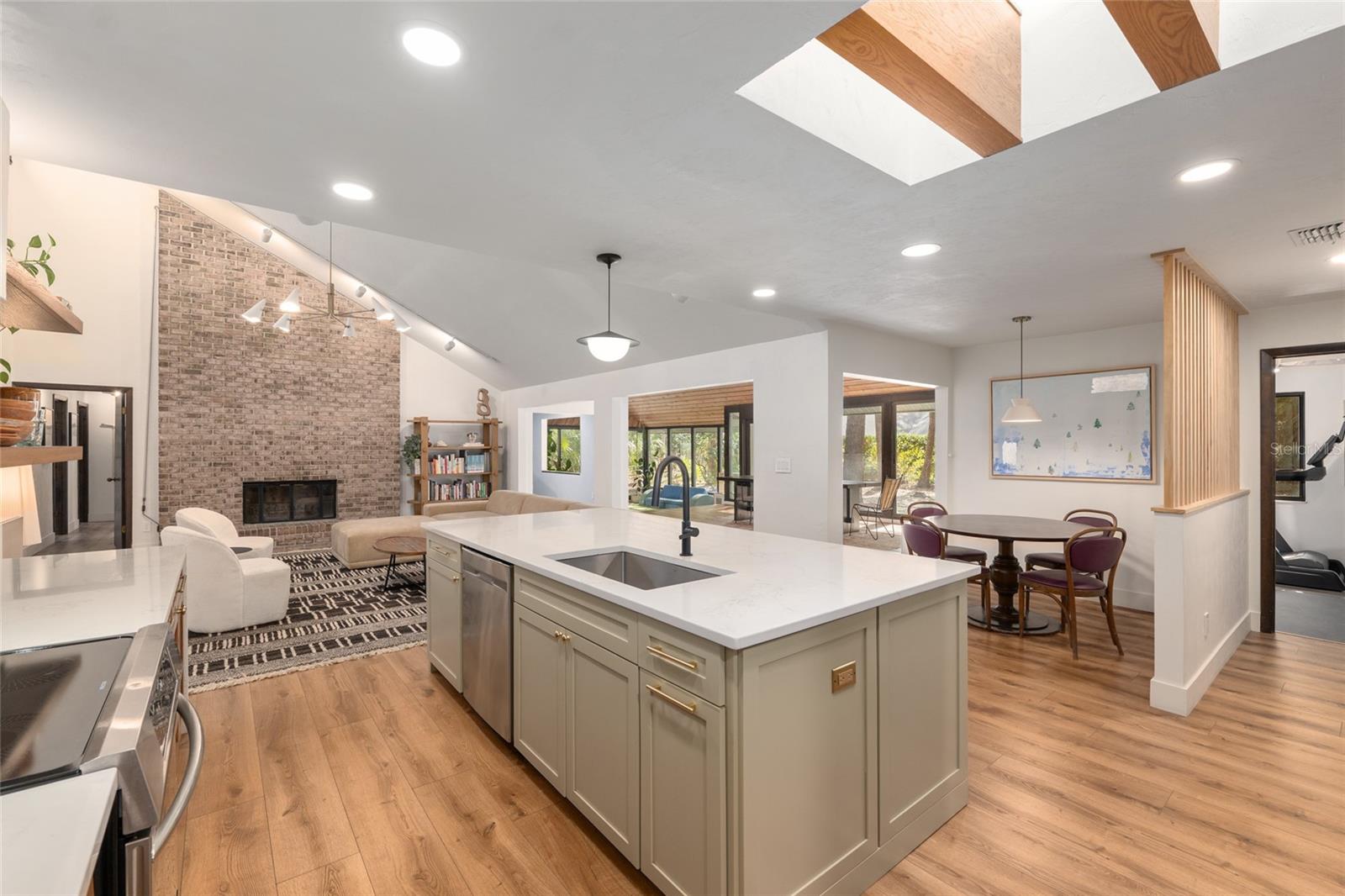 Image 34 of 82 For 6424 37th Way