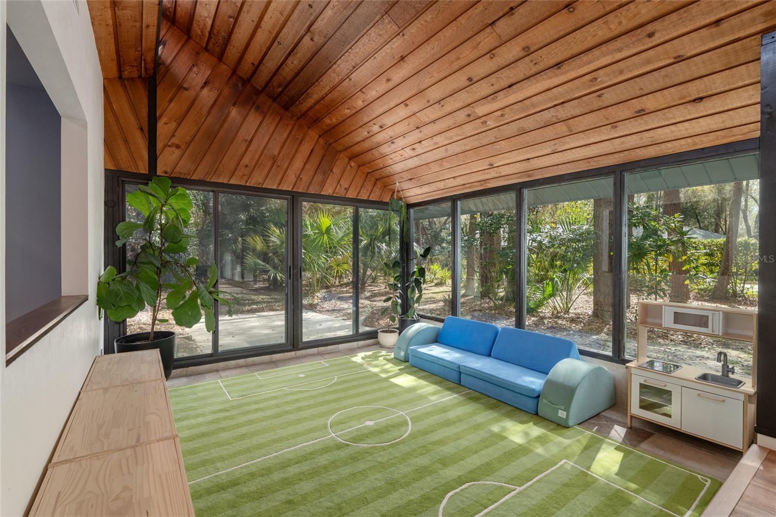 Image 43 of 82 For 6424 37th Way