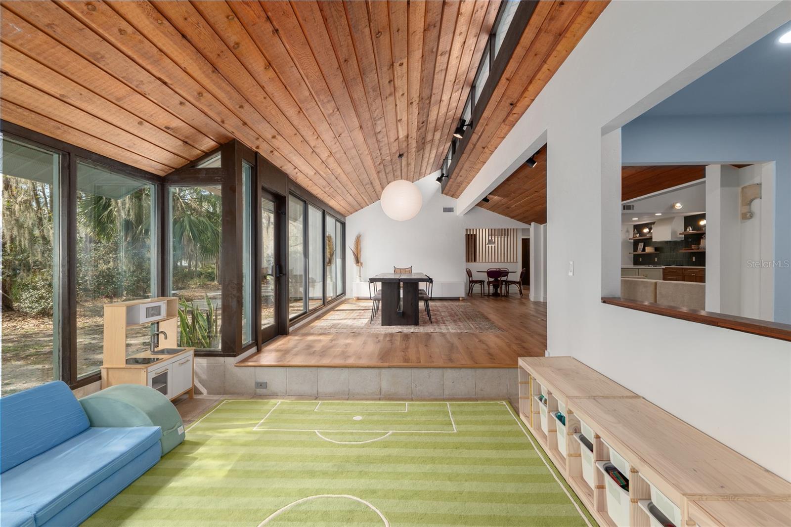 Image 45 of 82 For 6424 37th Way