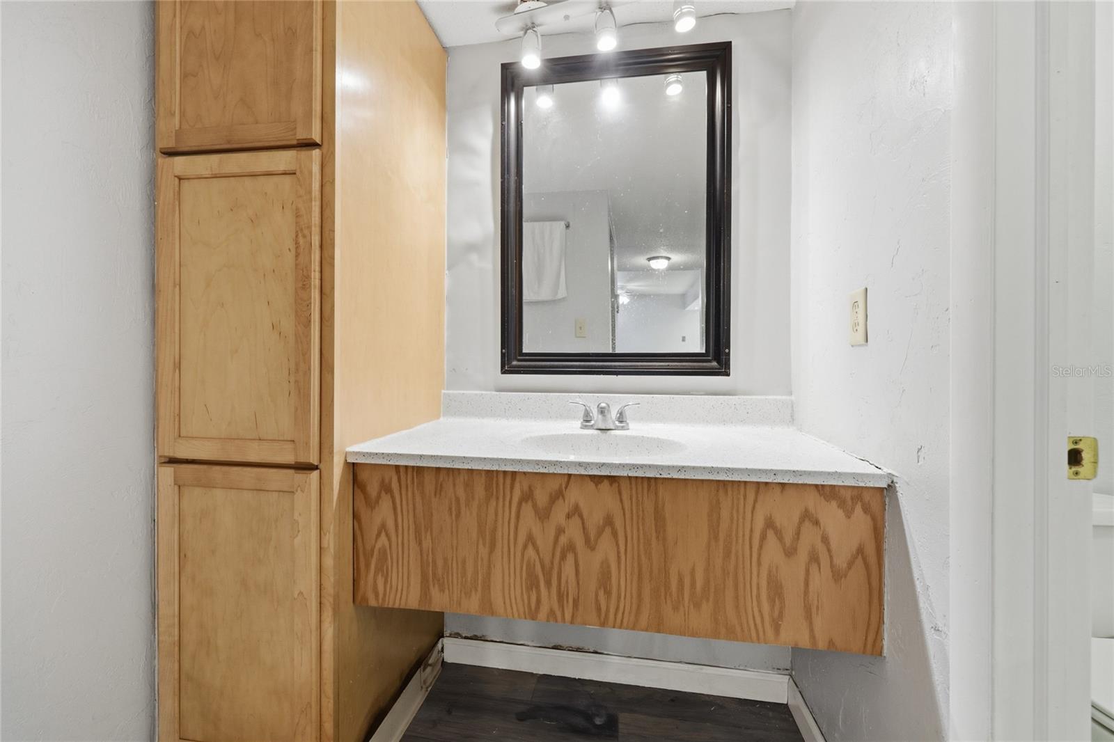 Image 12 of 15 For 2811 Archer Rd  V173