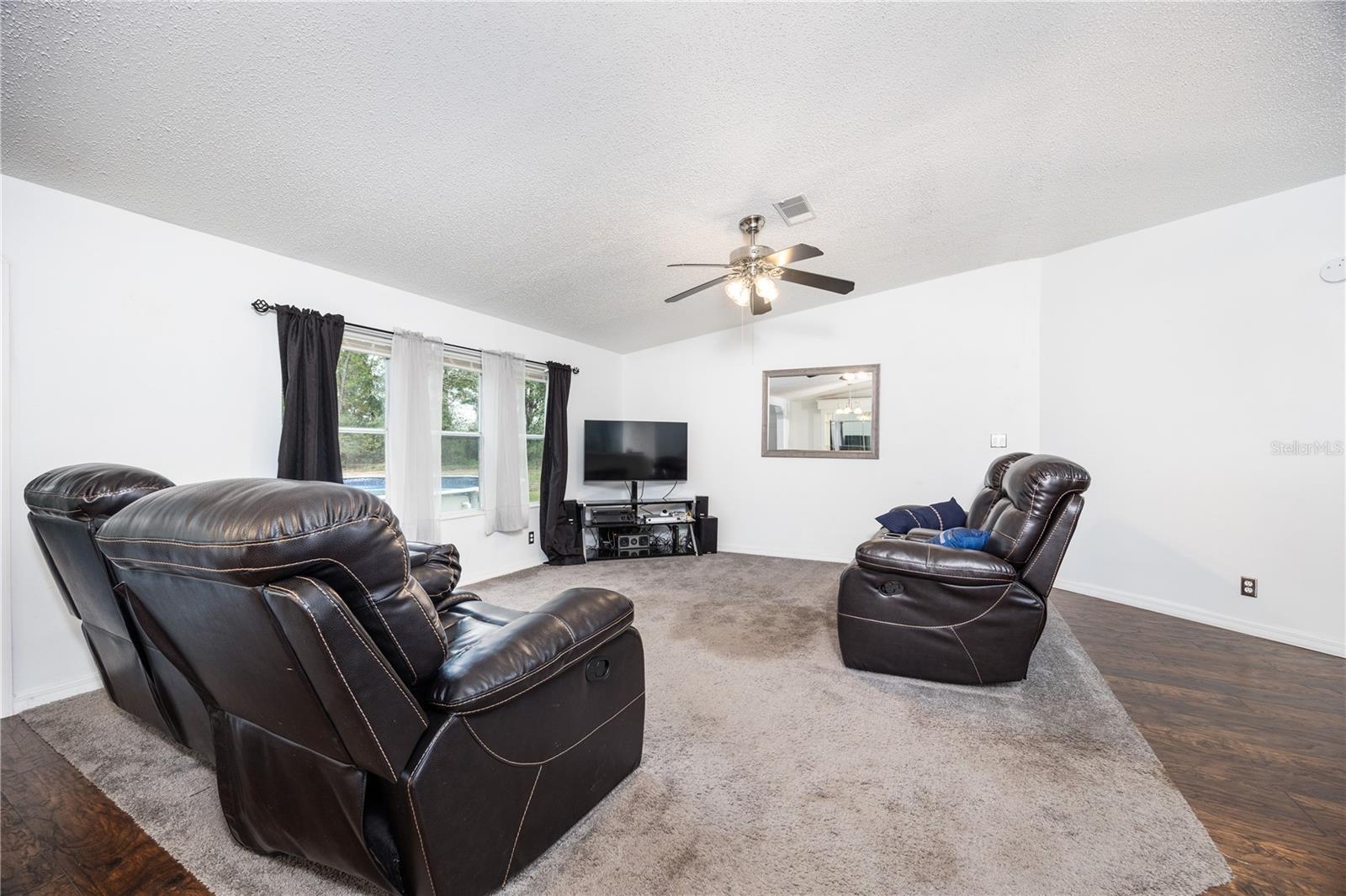 Image 17 of 44 For 19396 132nd Place