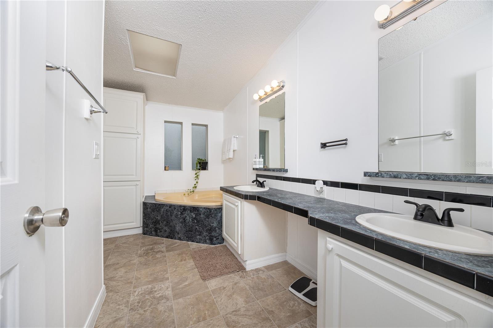 Image 23 of 44 For 19396 132nd Place