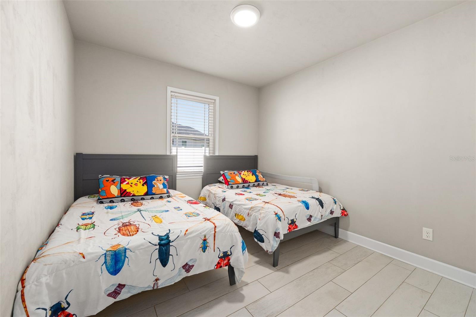 Image 22 of 54 For 24784 21st Lane