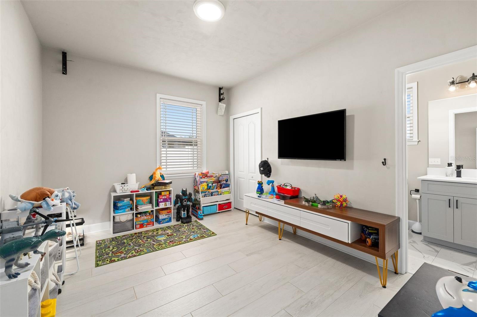 Image 25 of 54 For 24784 21st Lane