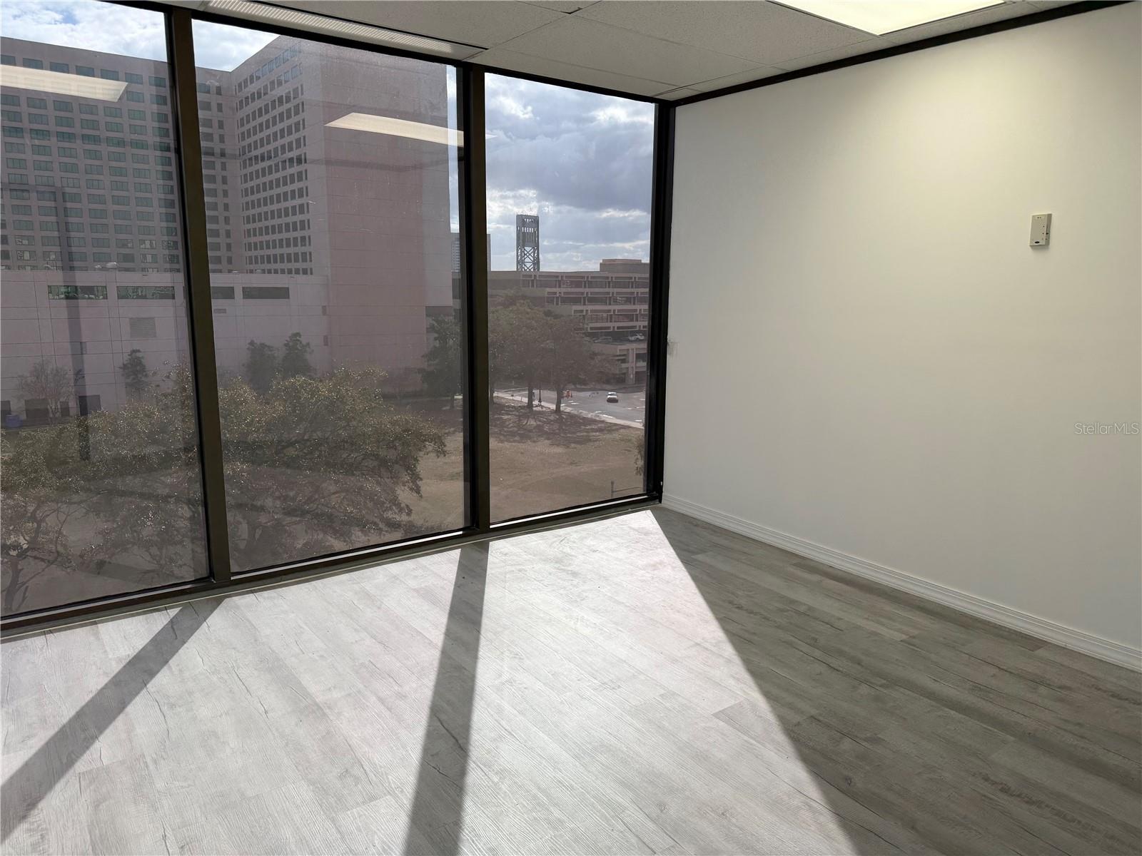 Image 5 of 12 For 233 Bay Street 606