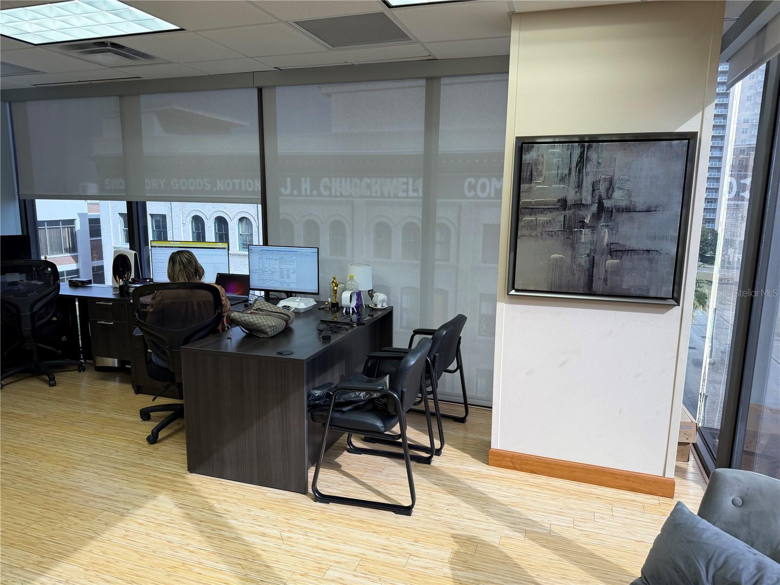 Image 12 of 14 For 233 Bay Street 615