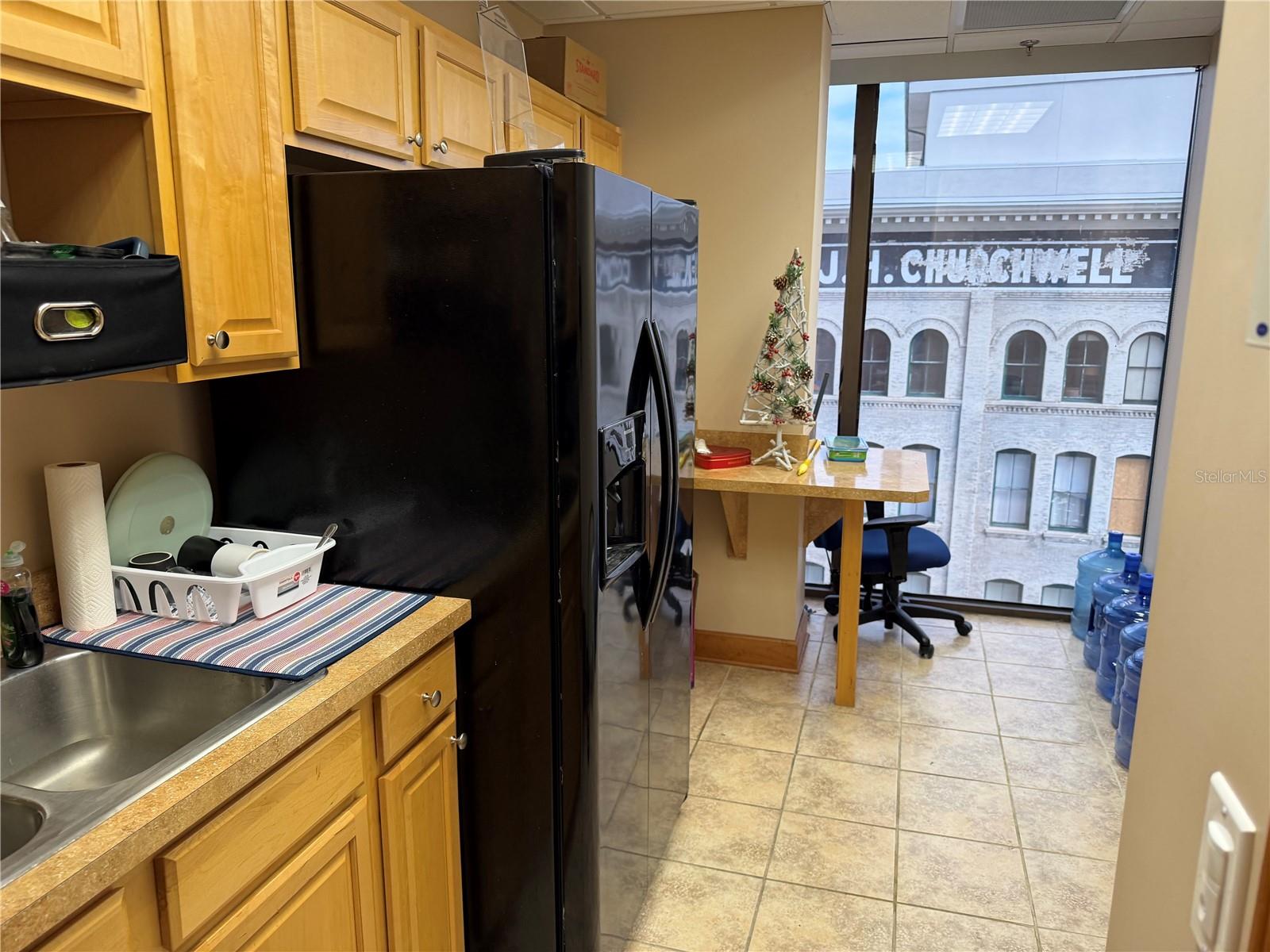 Image 3 of 14 For 233 Bay Street 615